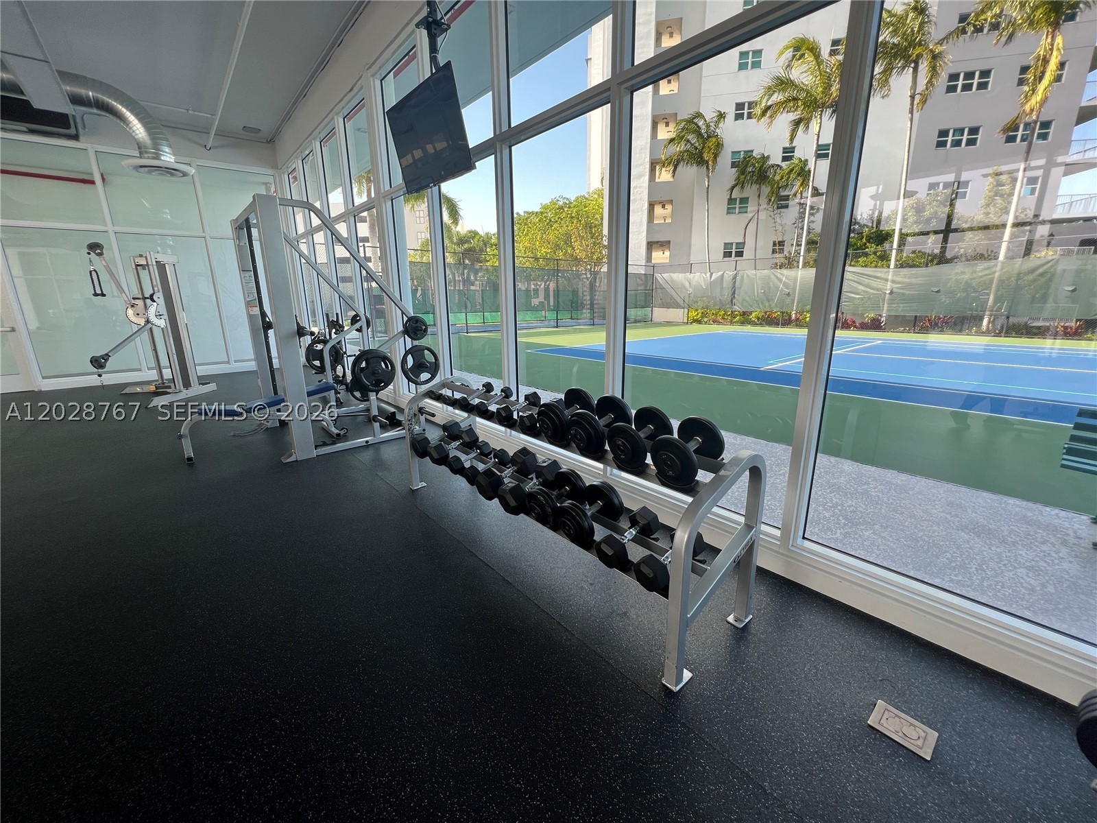 THE OAKS I CONDO - Residential Lease