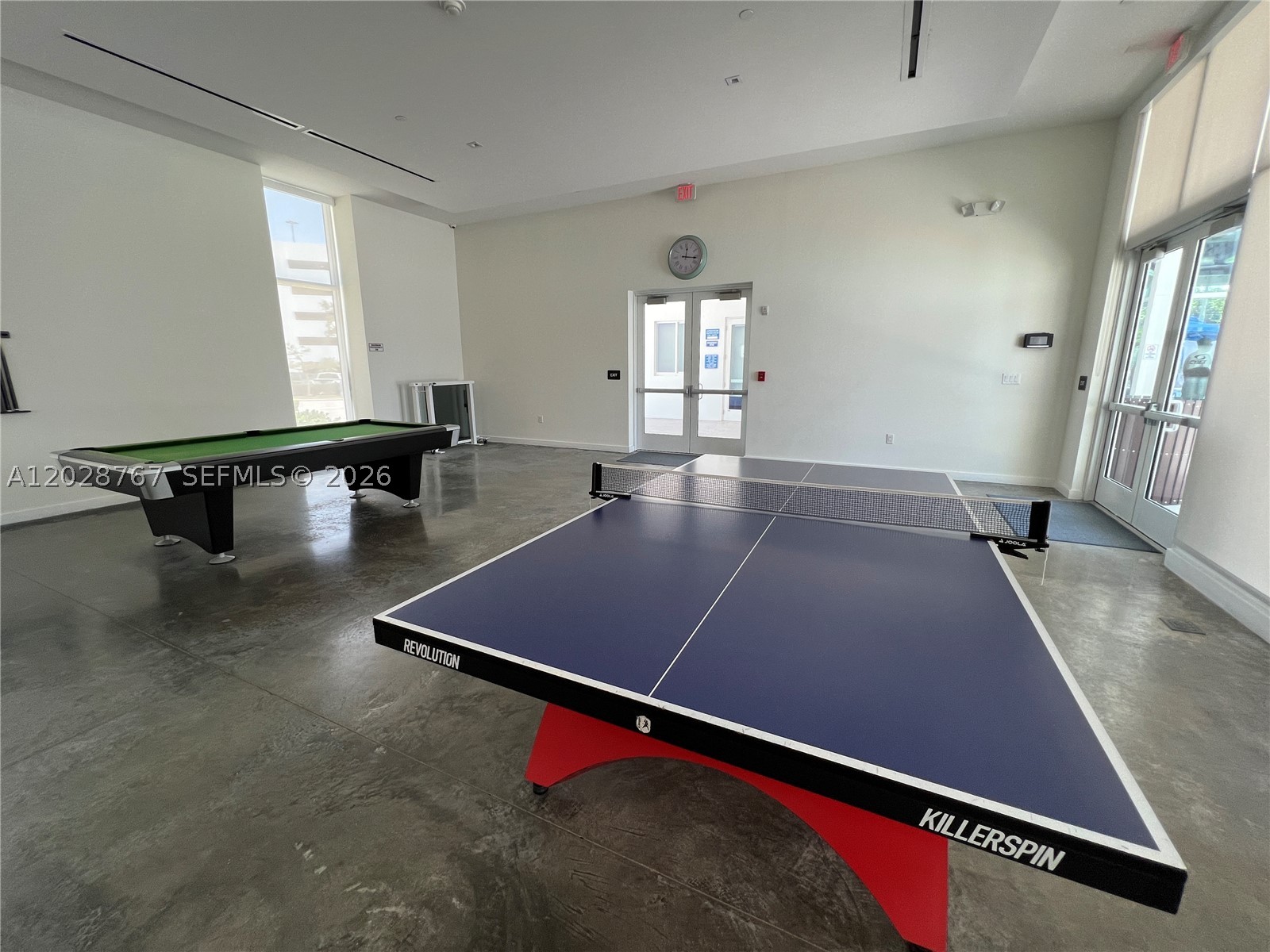 THE OAKS I CONDO - Residential Lease