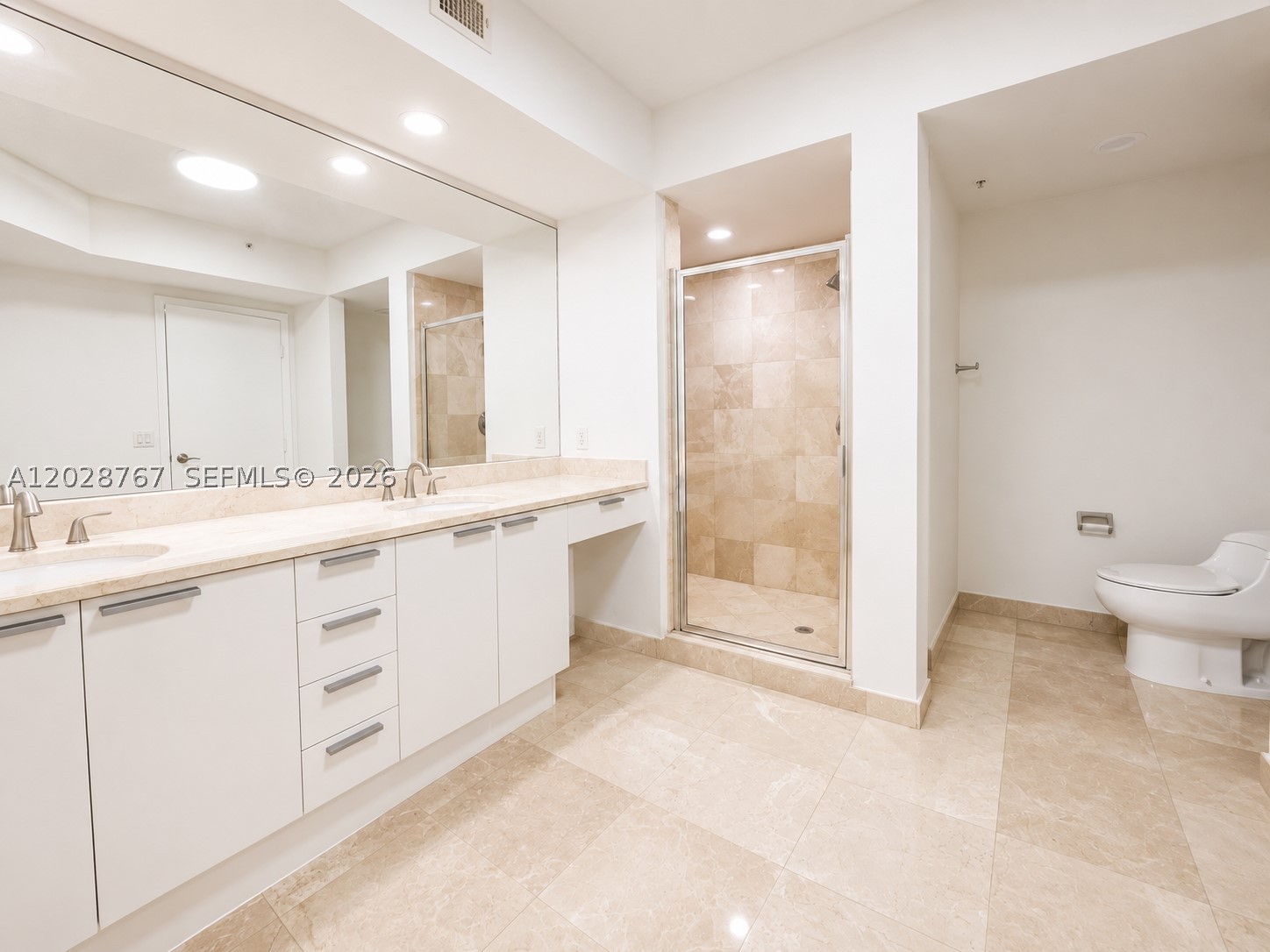 THE OAKS I CONDO - Residential Lease