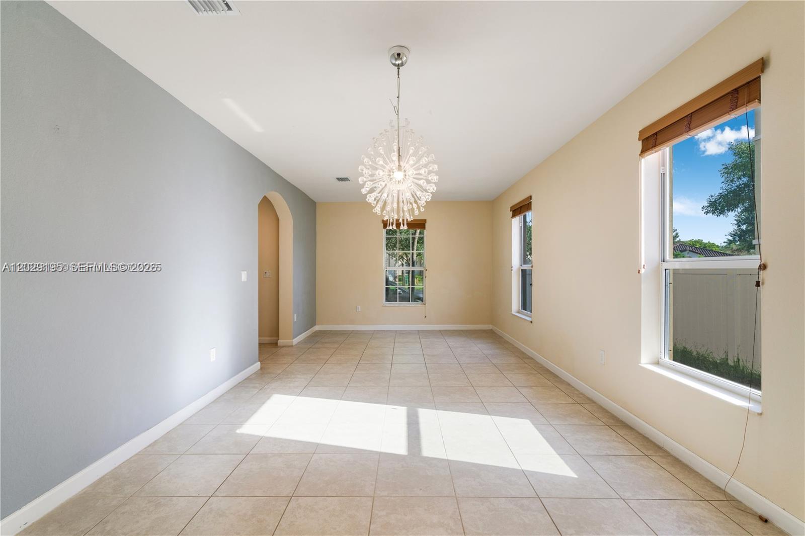 KENDALL COMMONS RESIDENTI - Residential Lease