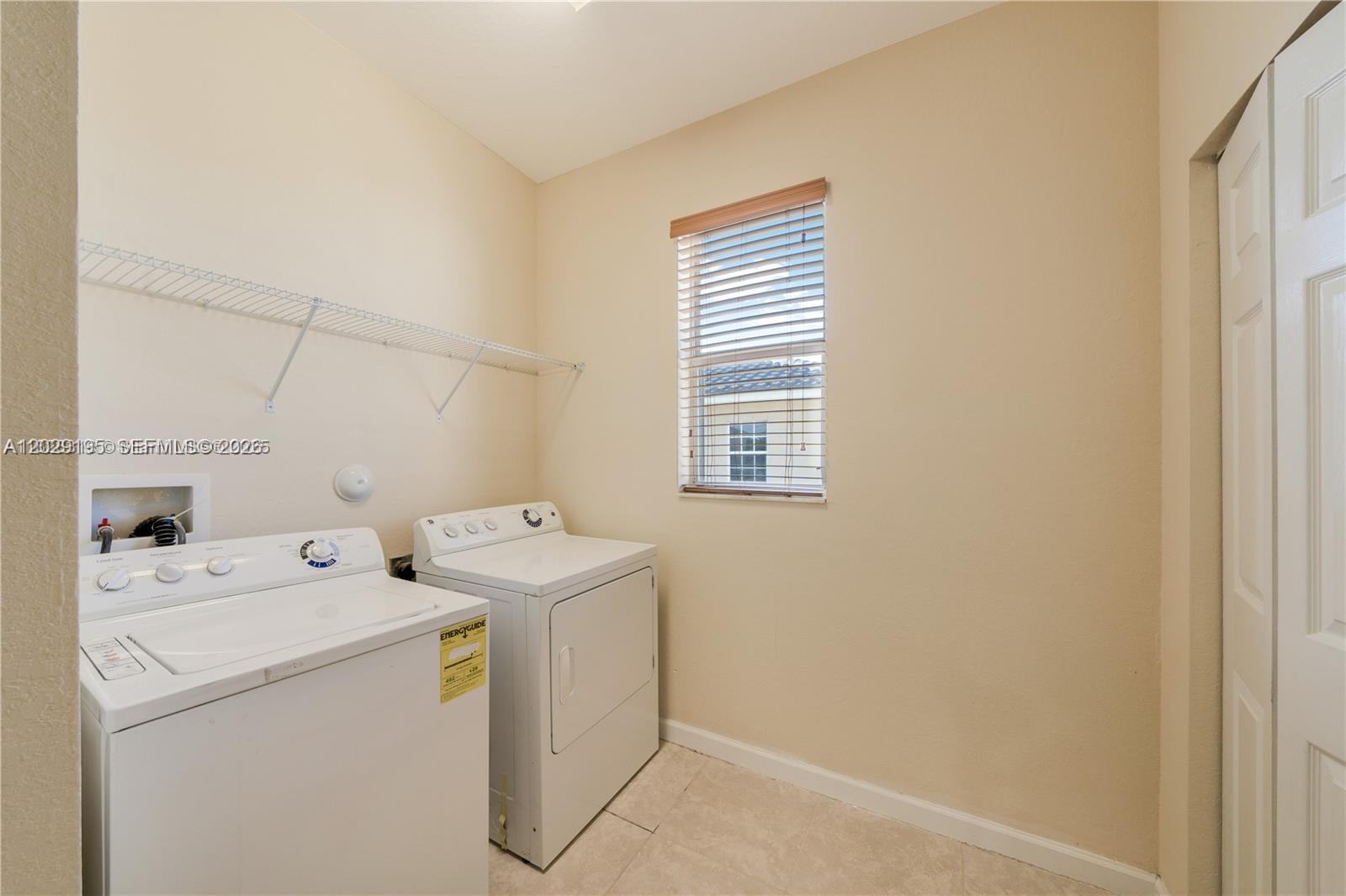 KENDALL COMMONS RESIDENTI - Residential Lease