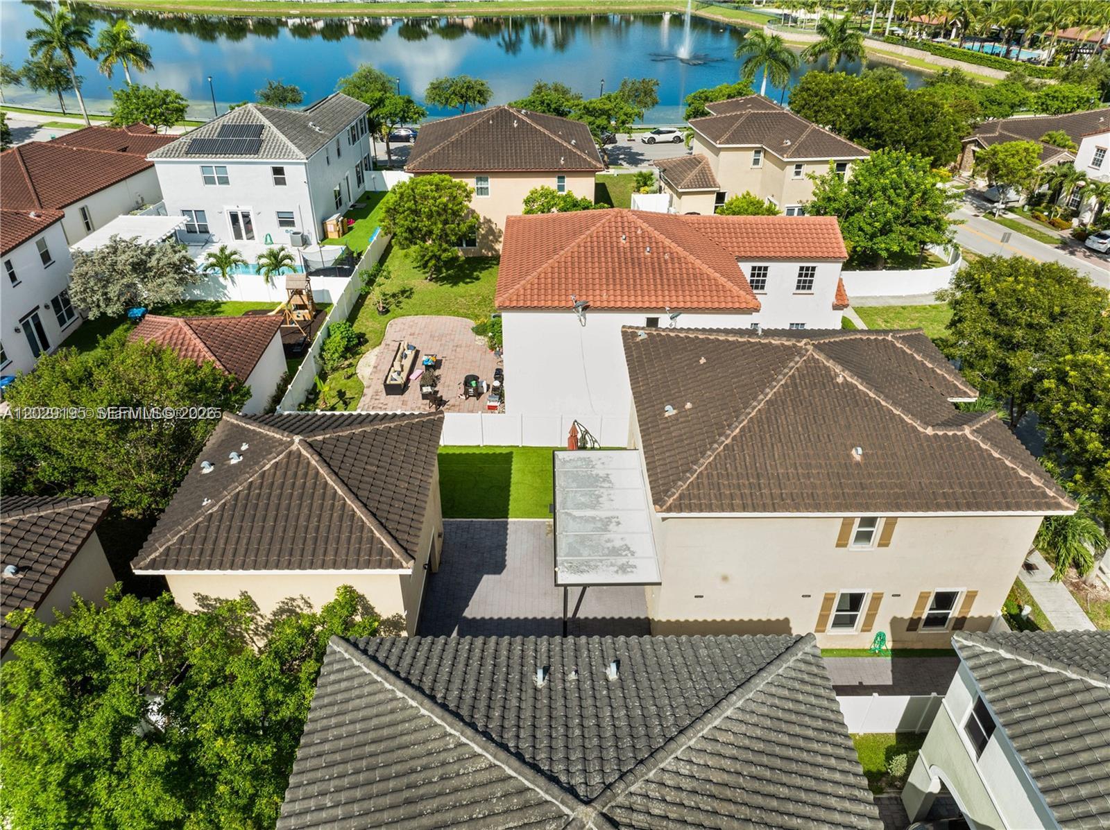 KENDALL COMMONS RESIDENTI - Residential Lease