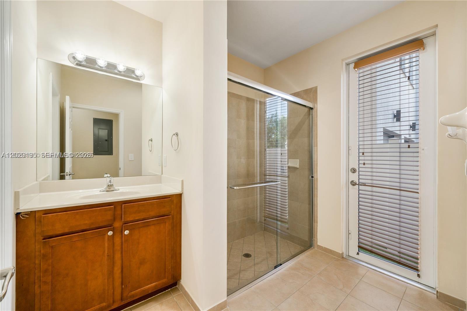 KENDALL COMMONS RESIDENTI - Residential Lease