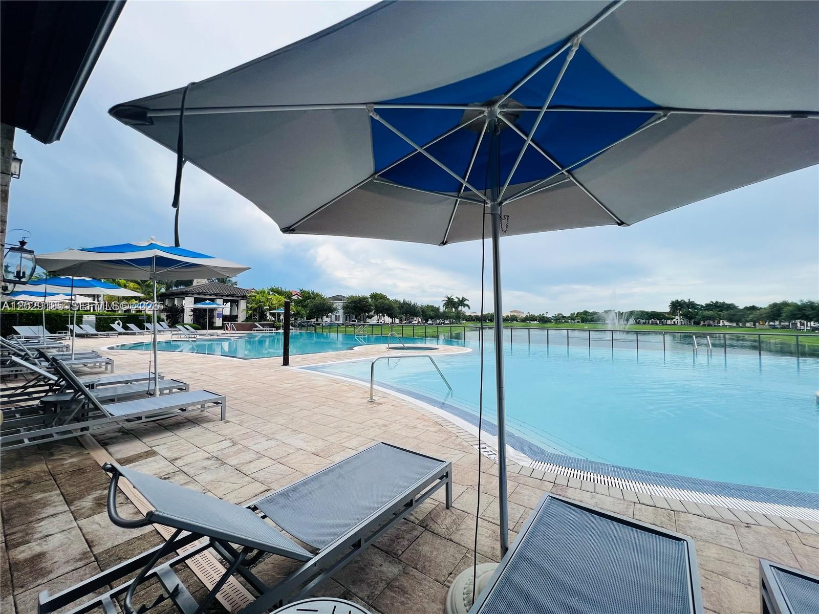 KENDALL COMMONS RESIDENTI - Residential Lease