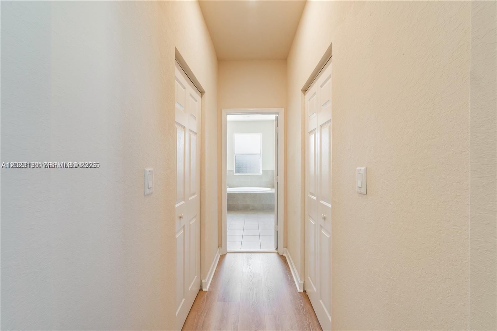 KENDALL COMMONS RESIDENTI - Residential Lease