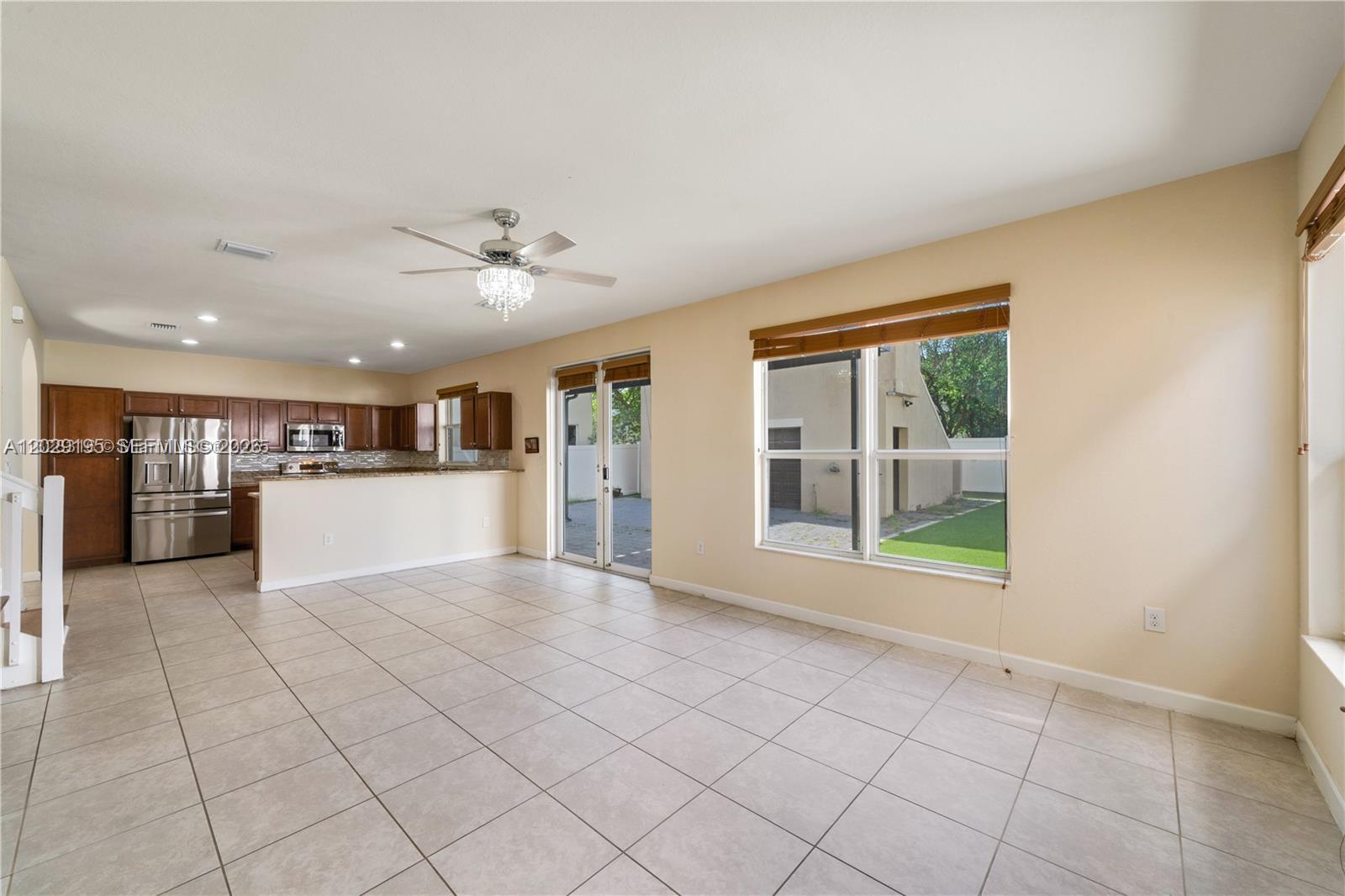 KENDALL COMMONS RESIDENTI - Residential Lease