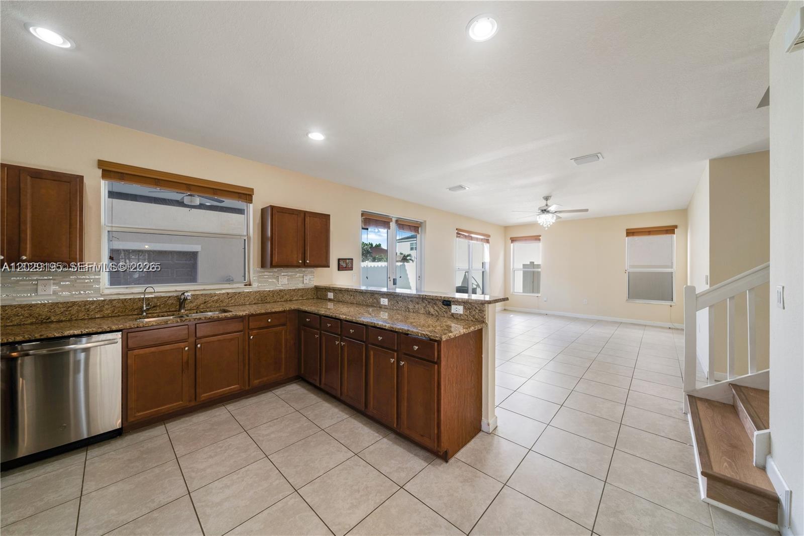 KENDALL COMMONS RESIDENTI - Residential Lease