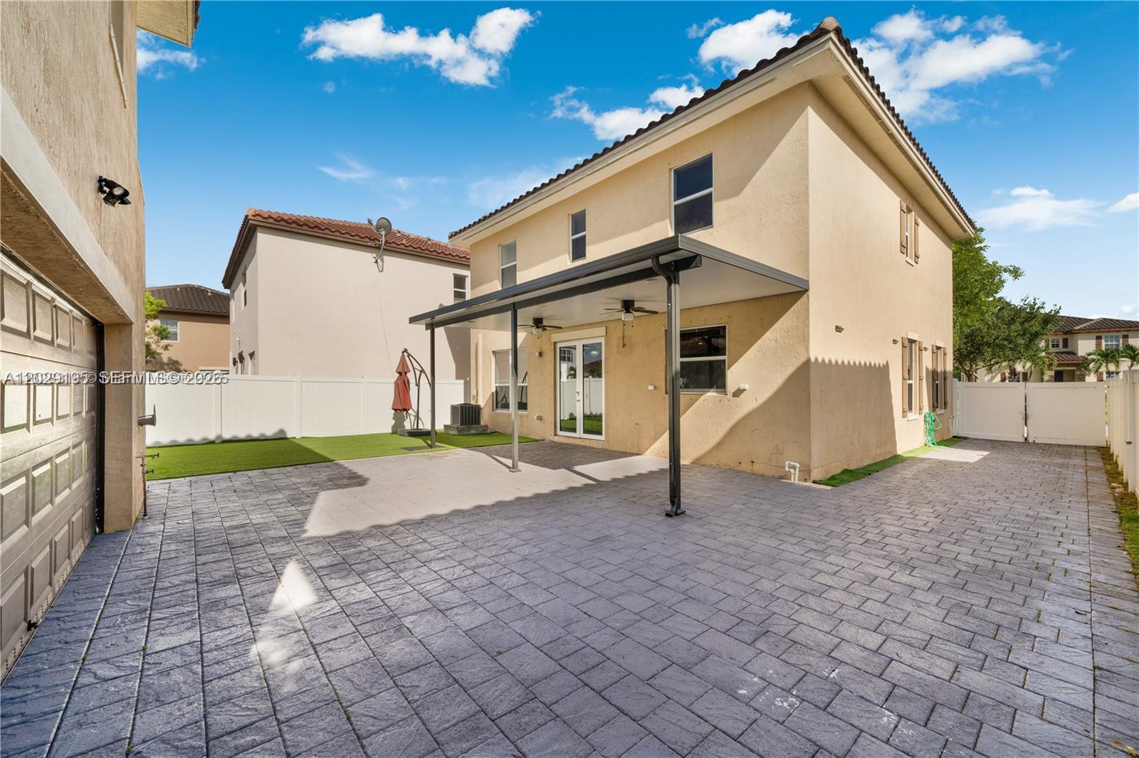 KENDALL COMMONS RESIDENTI - Residential Lease