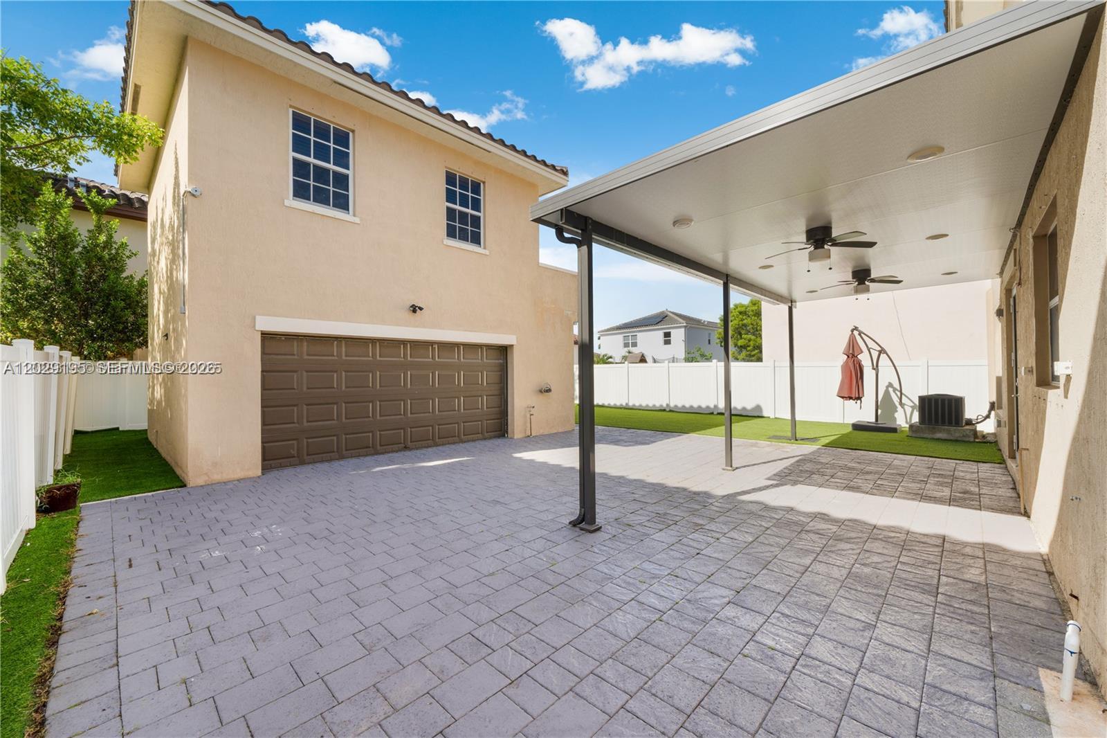 KENDALL COMMONS RESIDENTI - Residential Lease