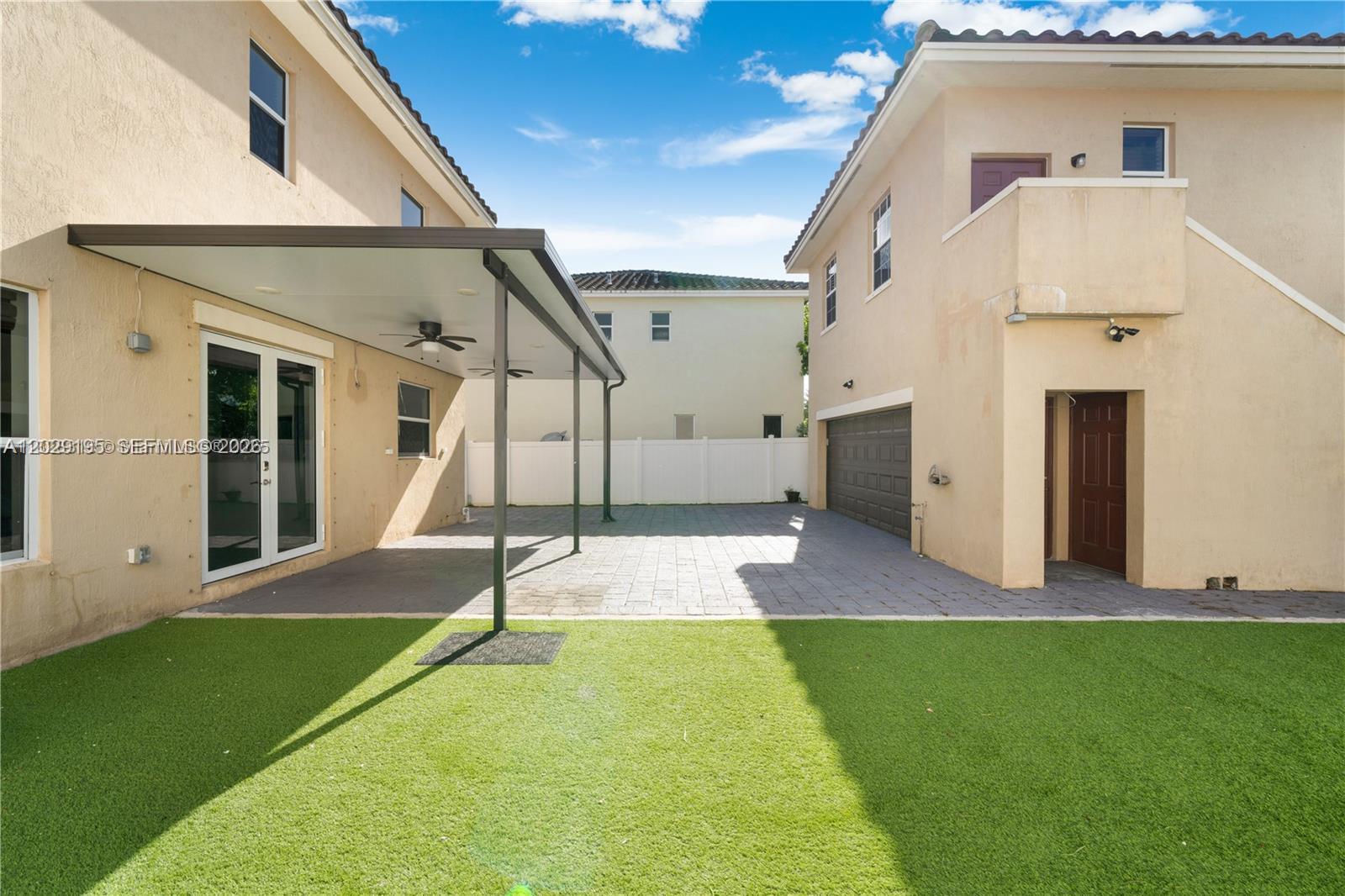 KENDALL COMMONS RESIDENTI - Residential Lease