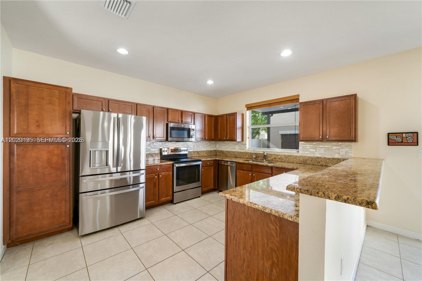 KENDALL COMMONS RESIDENTI - Residential Lease