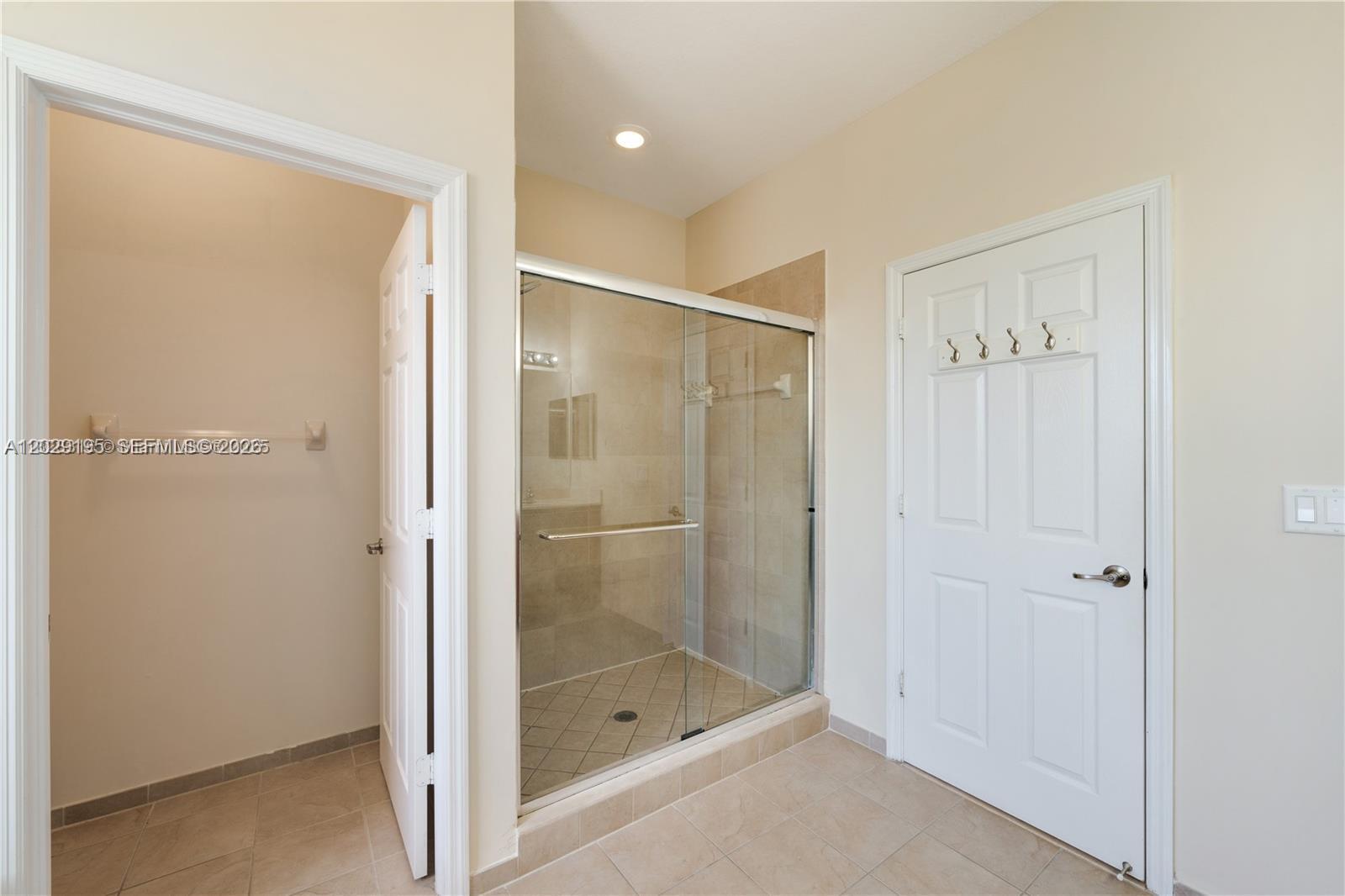 KENDALL COMMONS RESIDENTI - Residential Lease