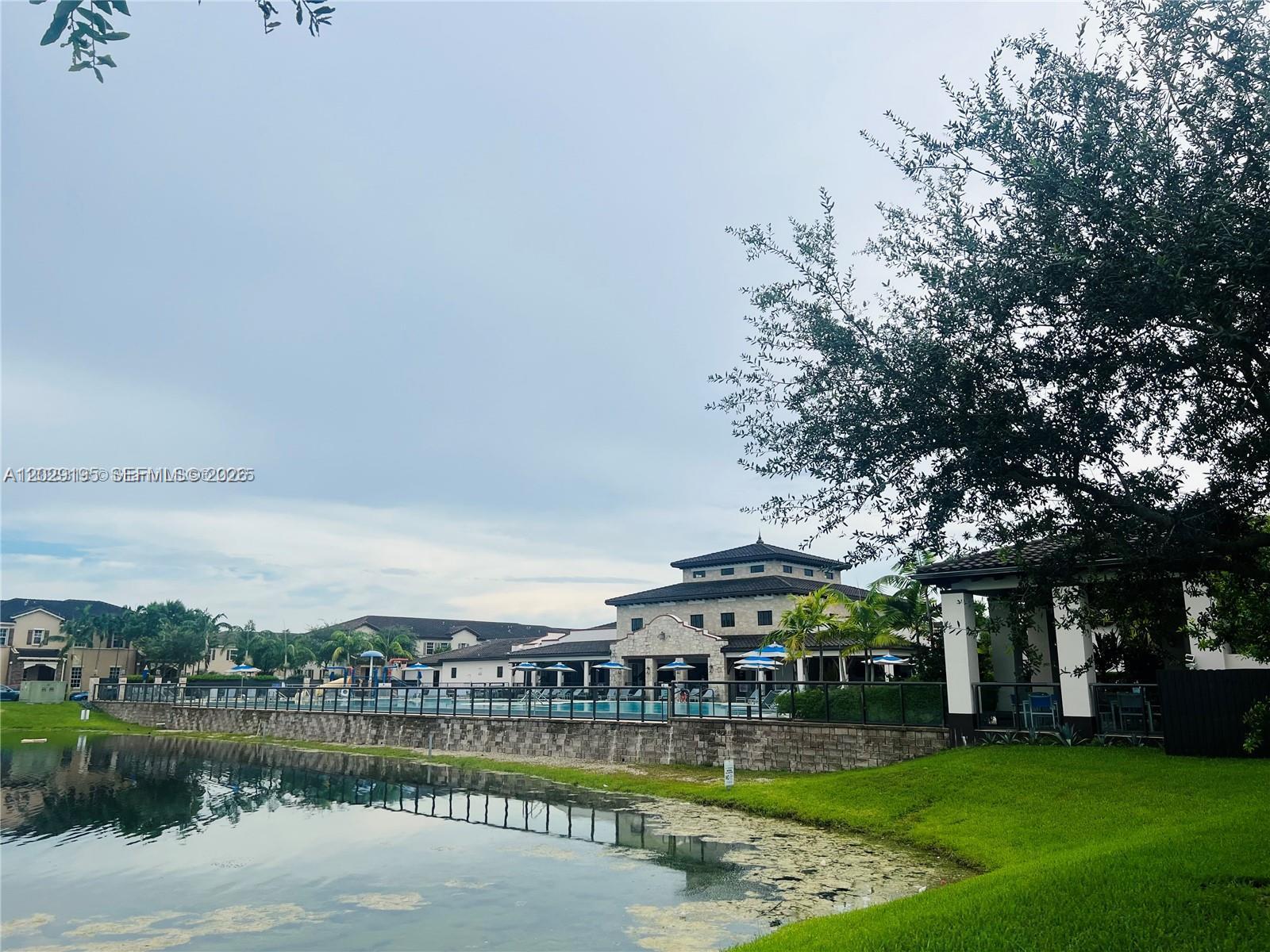 KENDALL COMMONS RESIDENTI - Residential Lease
