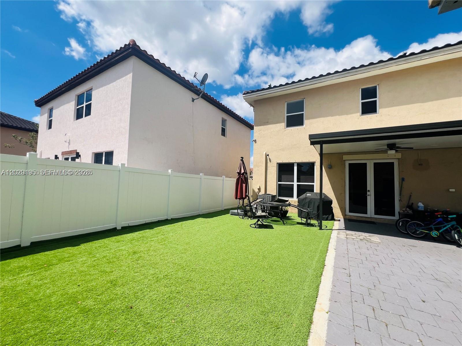 KENDALL COMMONS RESIDENTI - Residential Lease