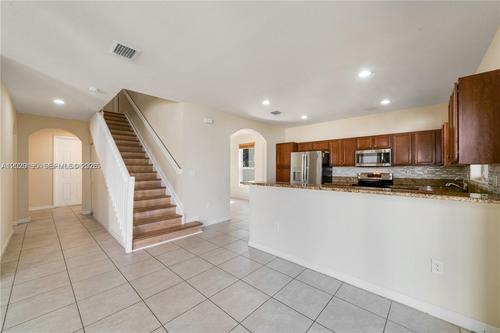 KENDALL COMMONS RESIDENTI - Residential Lease