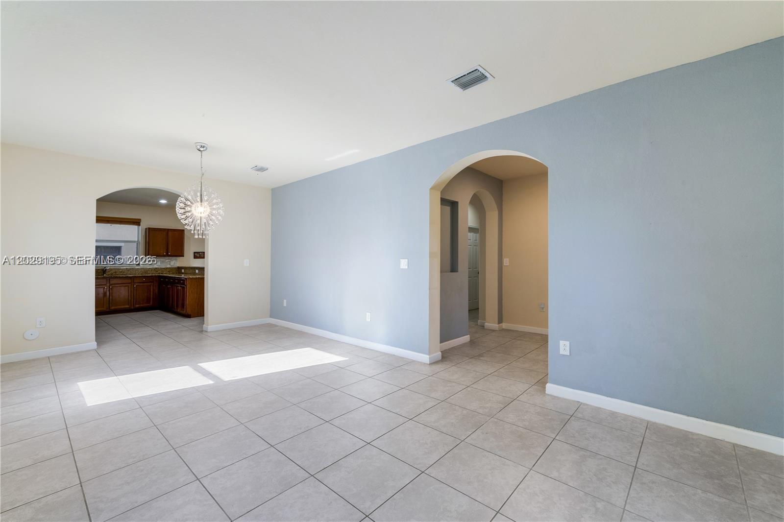 KENDALL COMMONS RESIDENTI - Residential Lease