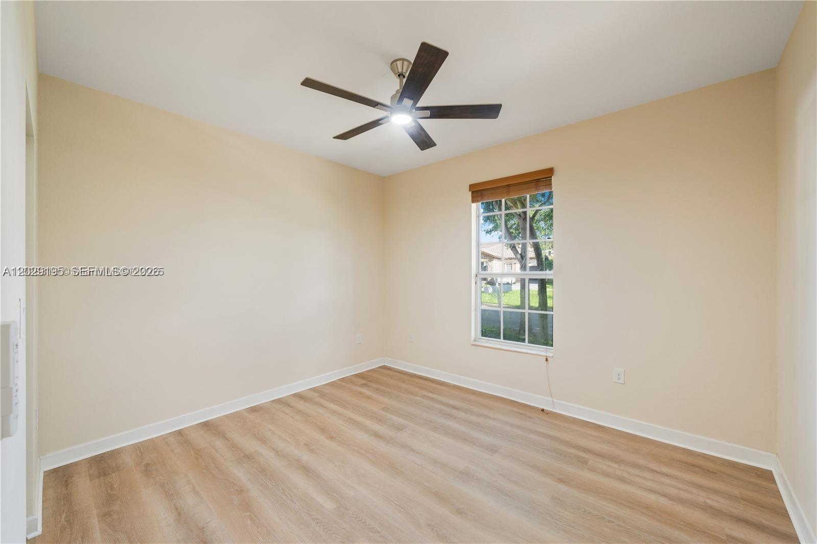 KENDALL COMMONS RESIDENTI - Residential Lease