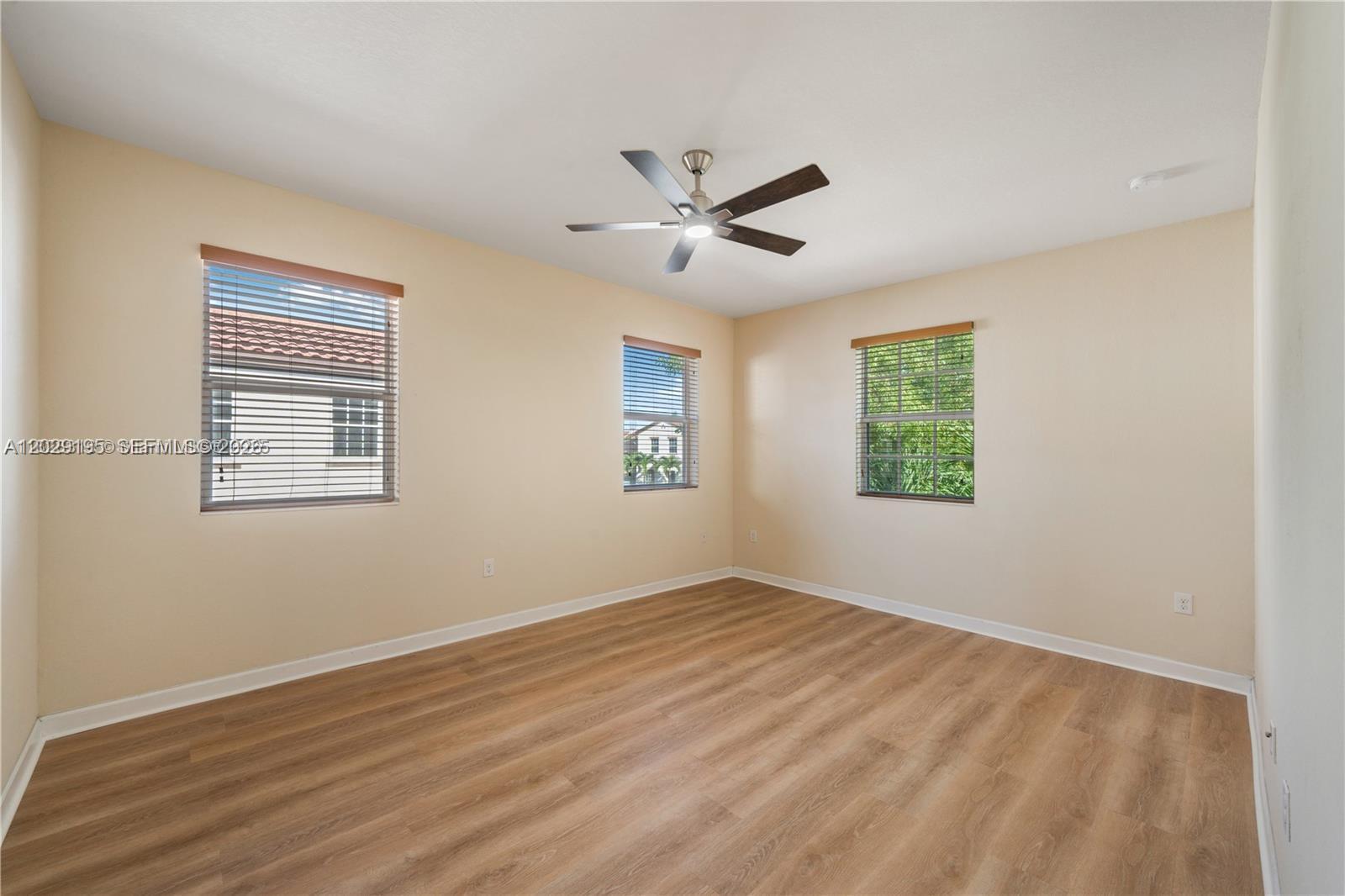 KENDALL COMMONS RESIDENTI - Residential Lease