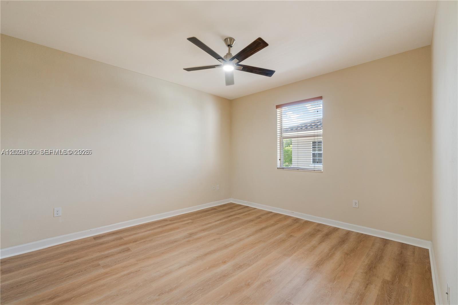 KENDALL COMMONS RESIDENTI - Residential Lease