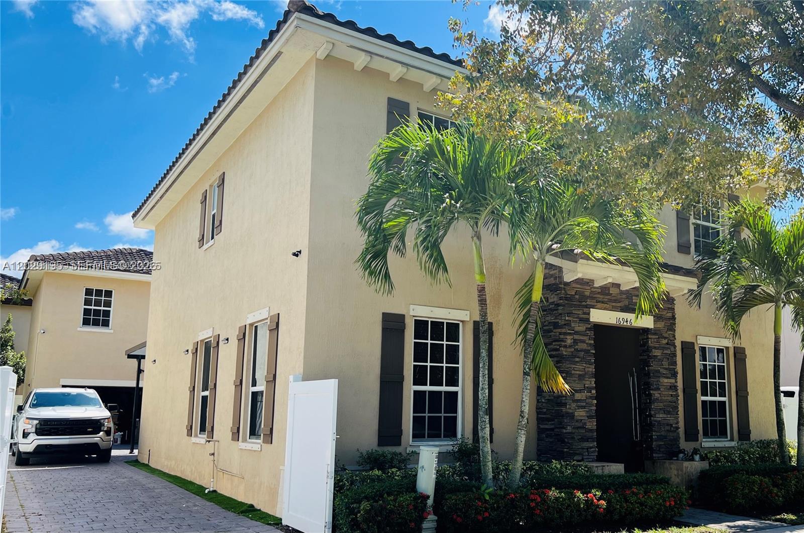 KENDALL COMMONS RESIDENTI - Residential Lease