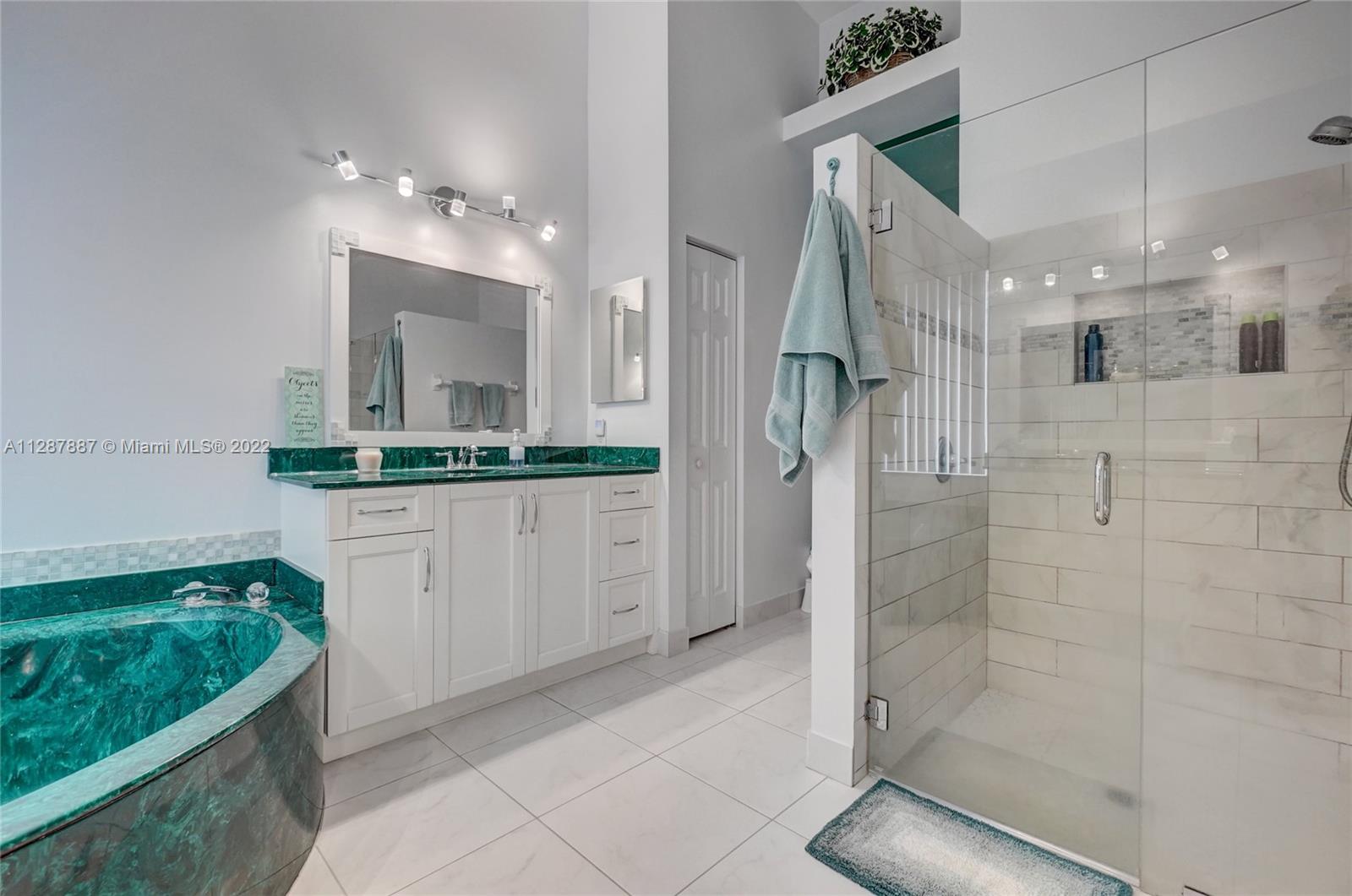 REGENCY LAKES AT COCONUT - Residential