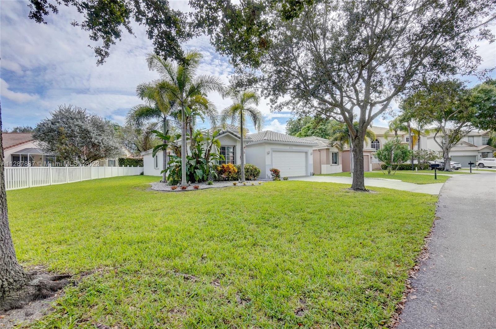 REGENCY LAKES AT COCONUT - Residential