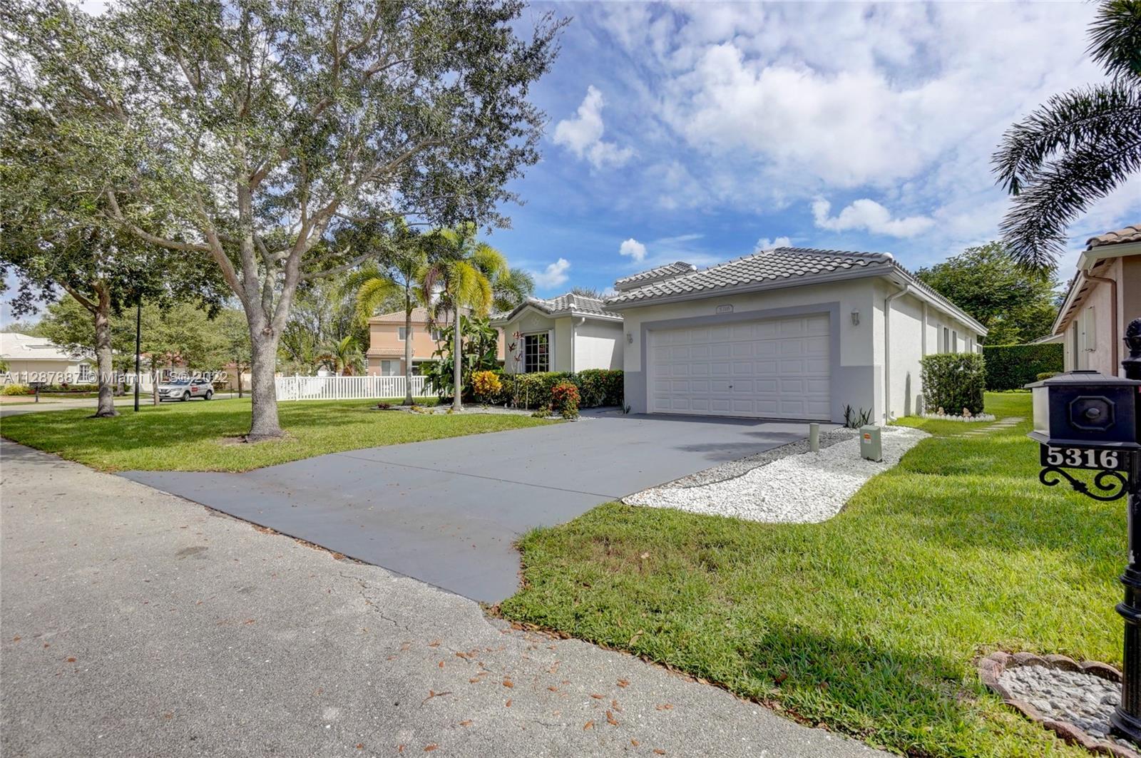 REGENCY LAKES AT COCONUT - Residential