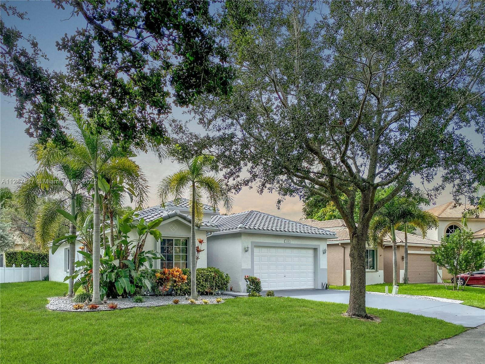 REGENCY LAKES AT COCONUT - Residential