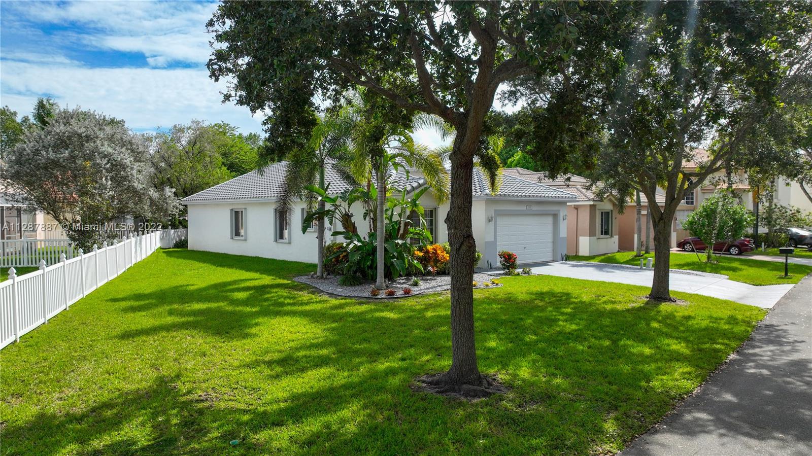 REGENCY LAKES AT COCONUT - Residential