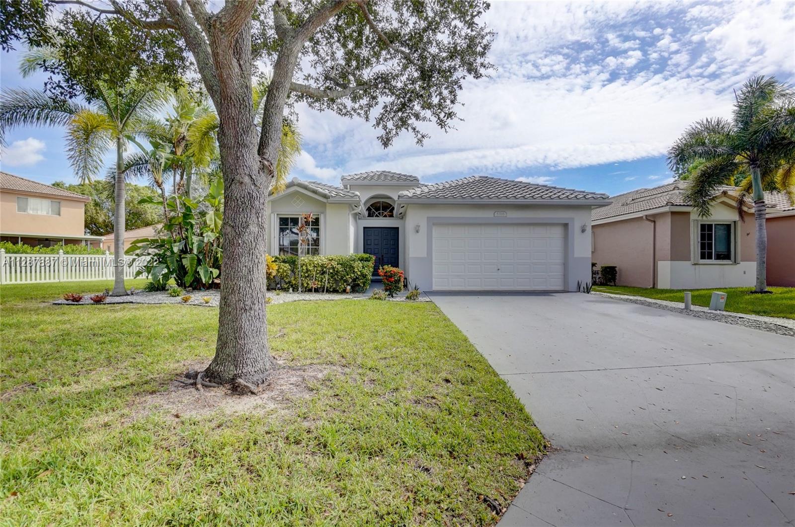REGENCY LAKES AT COCONUT - Residential