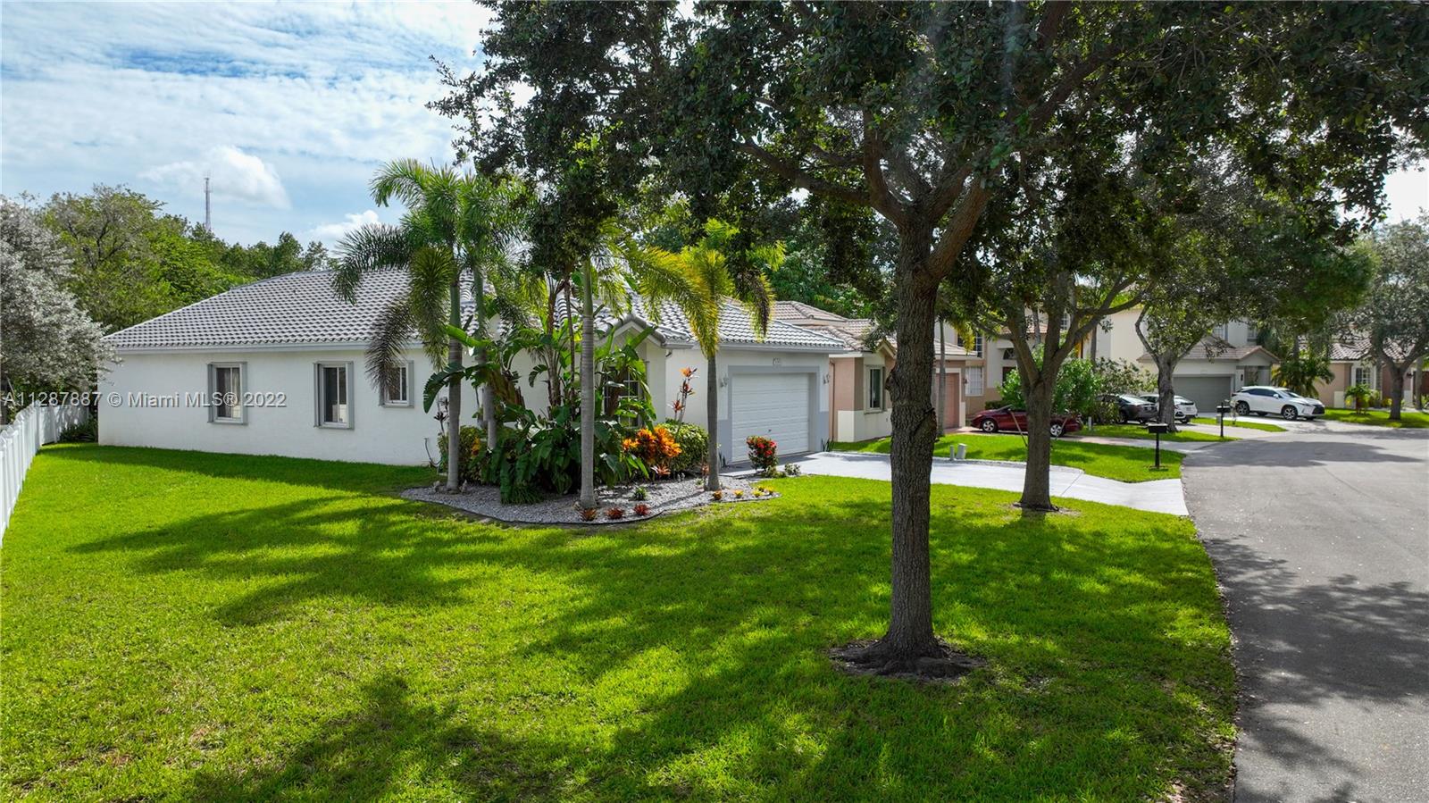 REGENCY LAKES AT COCONUT - Residential