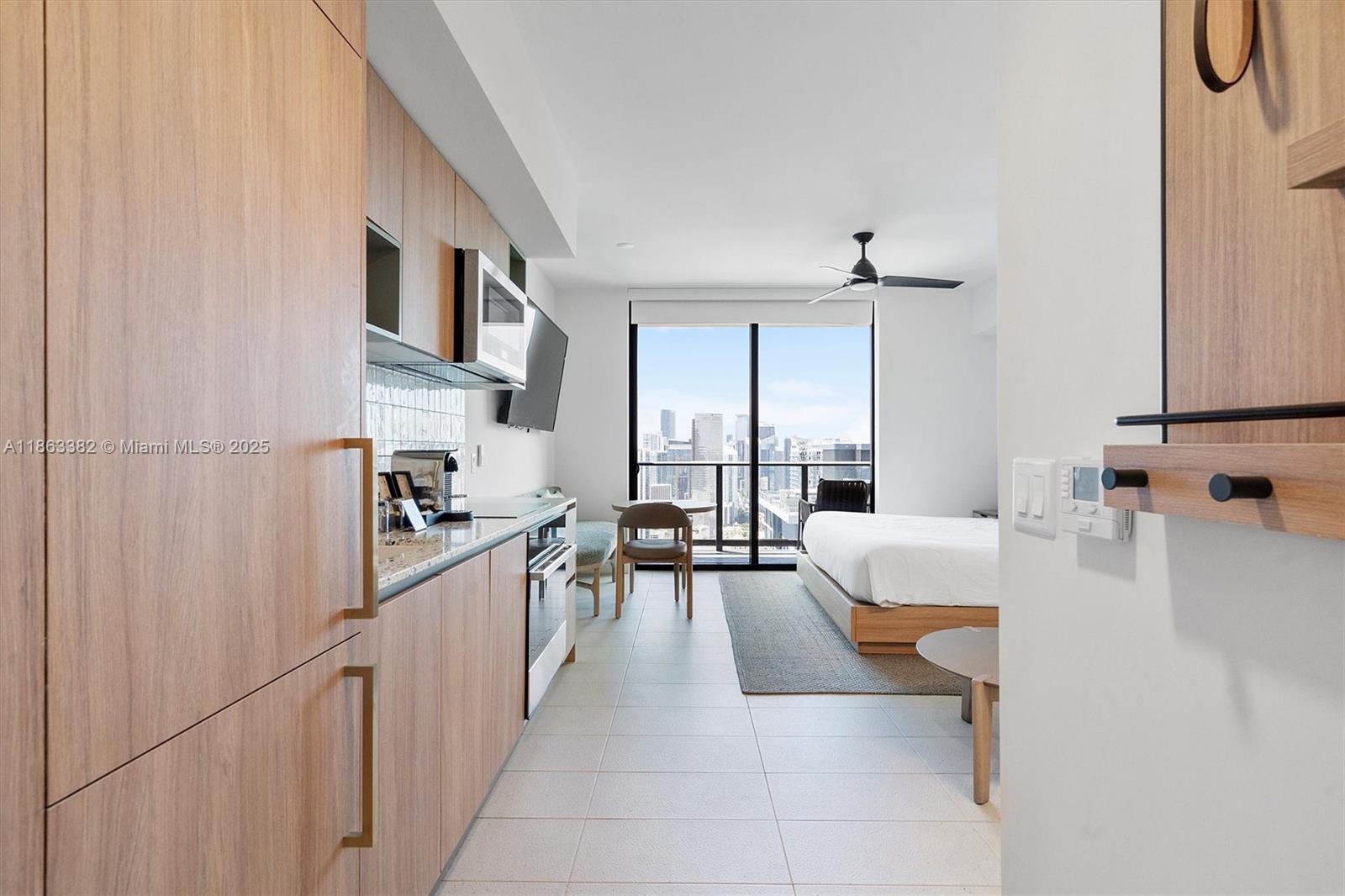 Experience downtown Miami living at its finest with unparalleled access to entertainment, dining, and events. Furnished STUDIO with sleek Restoration Hardware pieces. 
SHORT-TERM RENTAL & AIRBNB APPROVED for daily, weekly, monthly rentals—with the flexibility to live year-round. NO RESTRICTIONS on usage!