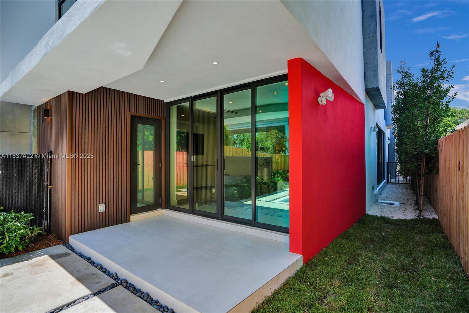 EAST SHENANDOAH - Residential Lease