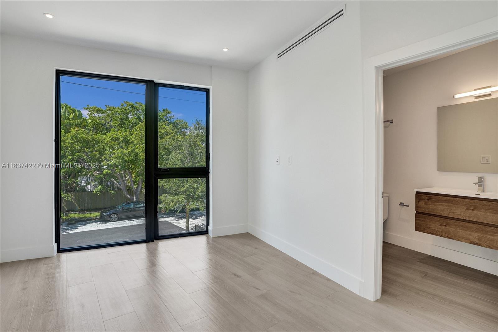 EAST SHENANDOAH - Residential Lease