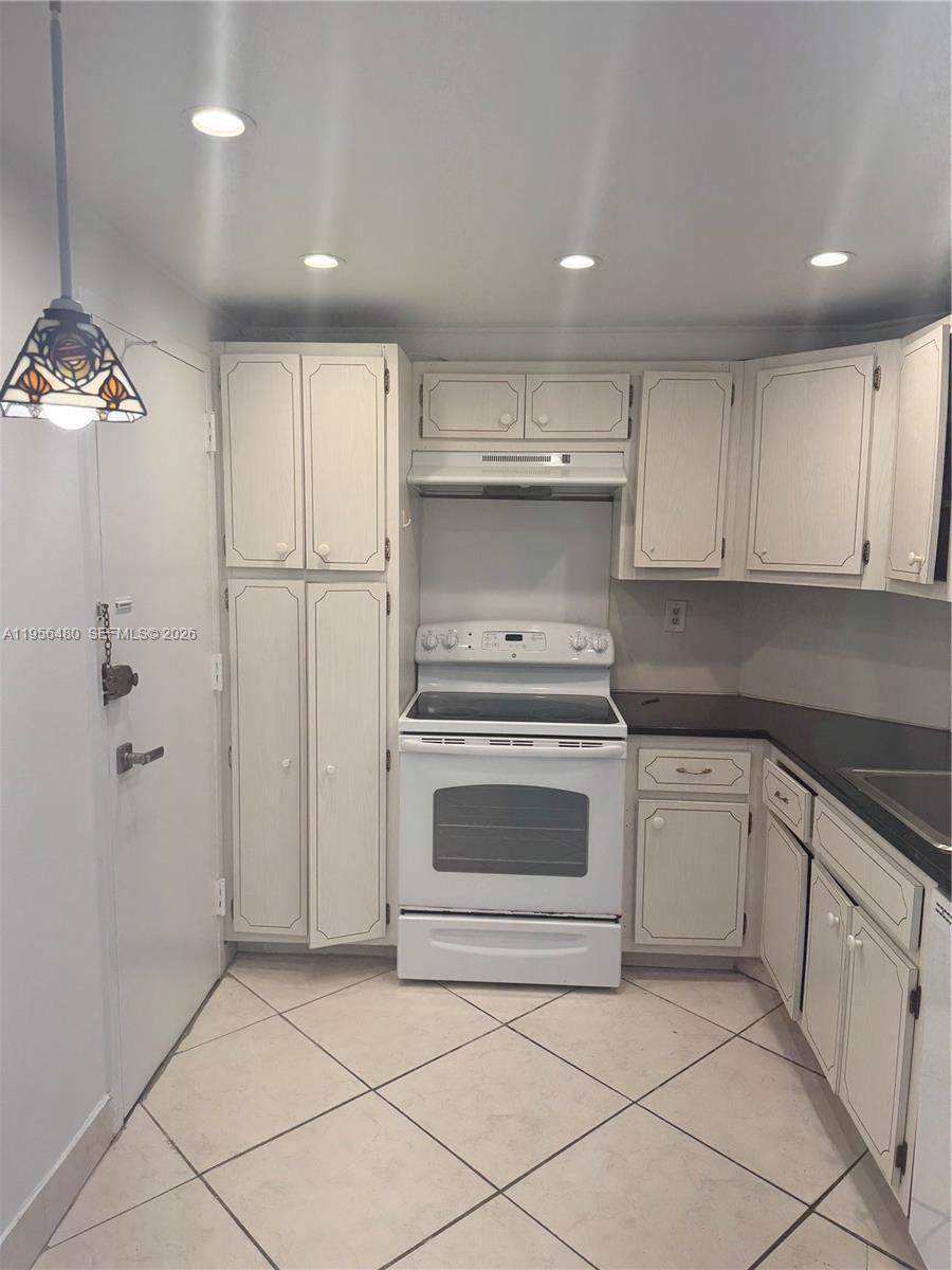 ARLEN HOUSE CONDO - Residential