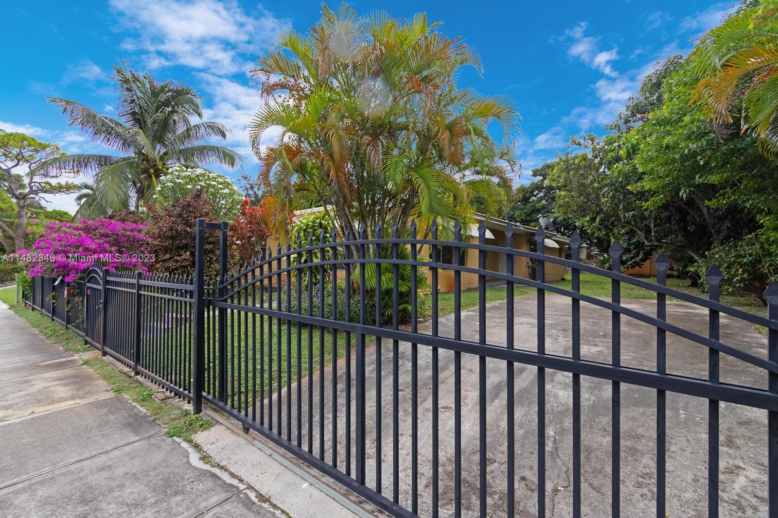 BISCAYNE SHORES CORR PLAT - Residential