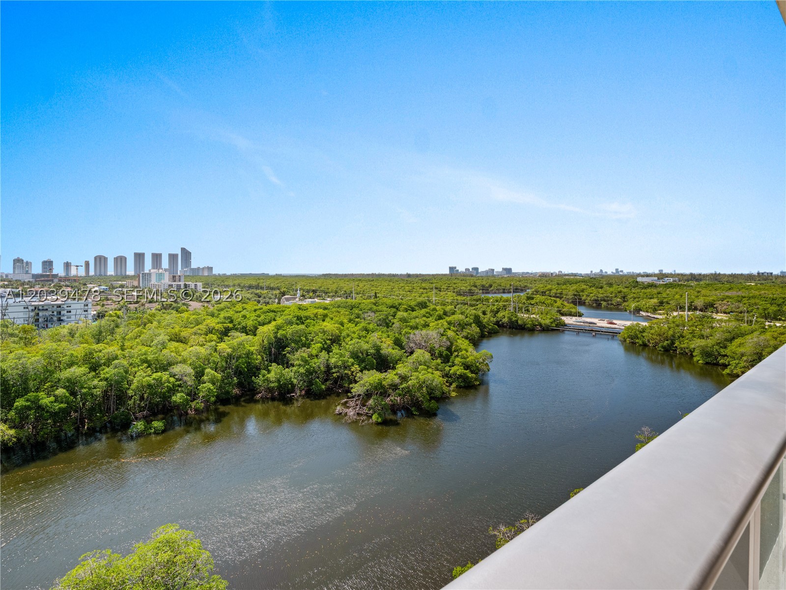 THE HARBOUR SOUTH CONDO - Residential