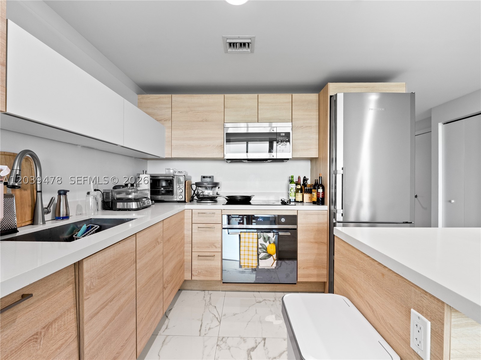 THE HARBOUR SOUTH CONDO - Residential