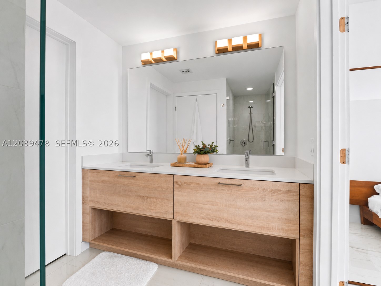 THE HARBOUR SOUTH CONDO - Residential