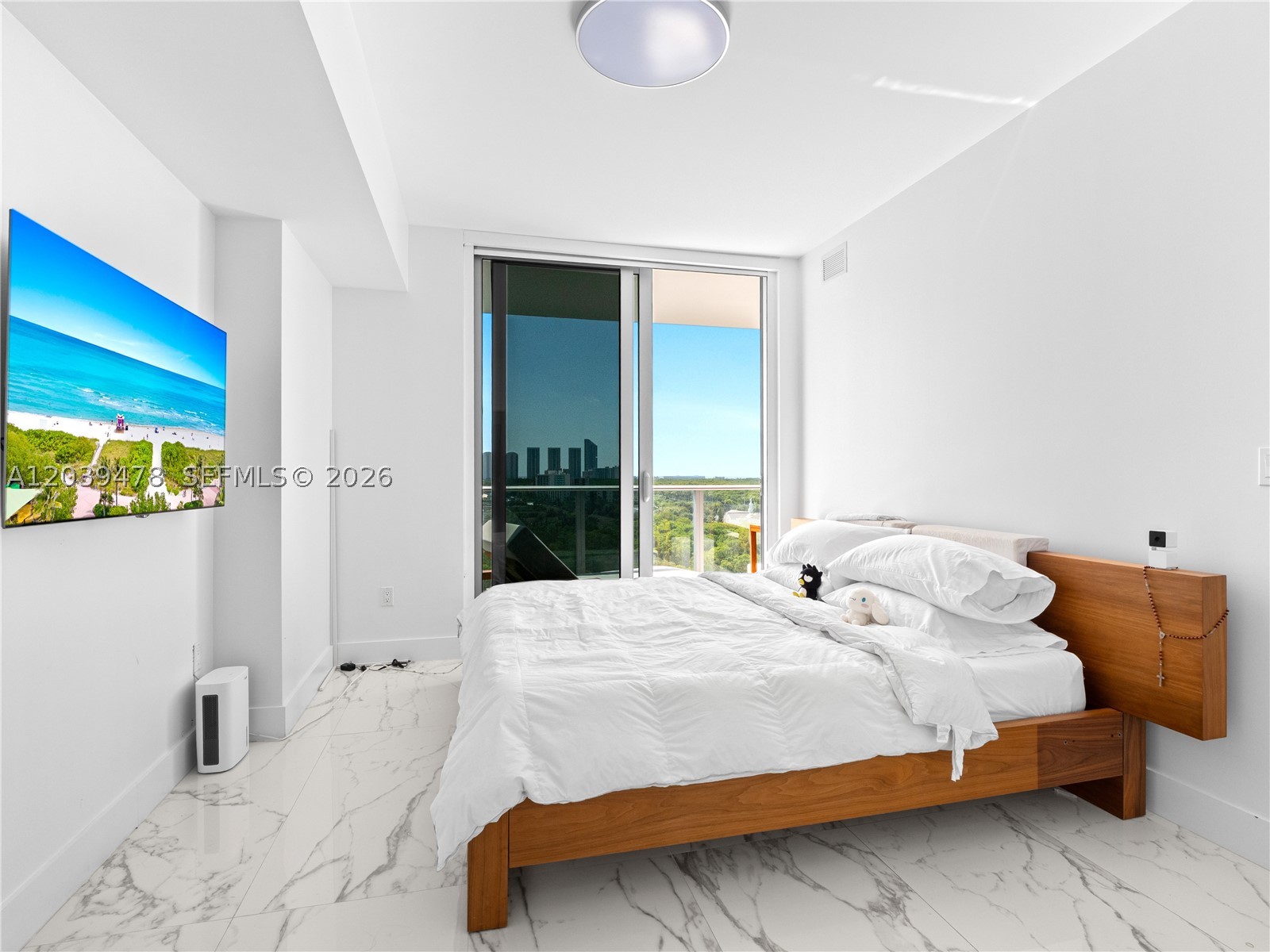 THE HARBOUR SOUTH CONDO - Residential