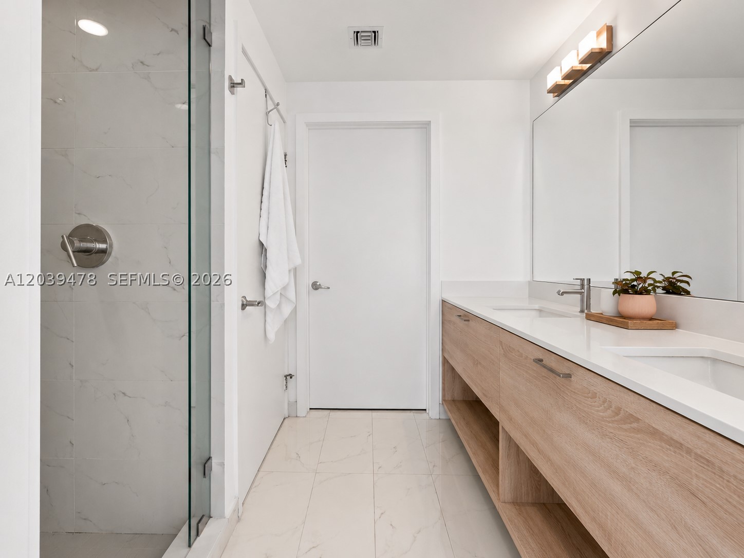 THE HARBOUR SOUTH CONDO - Residential