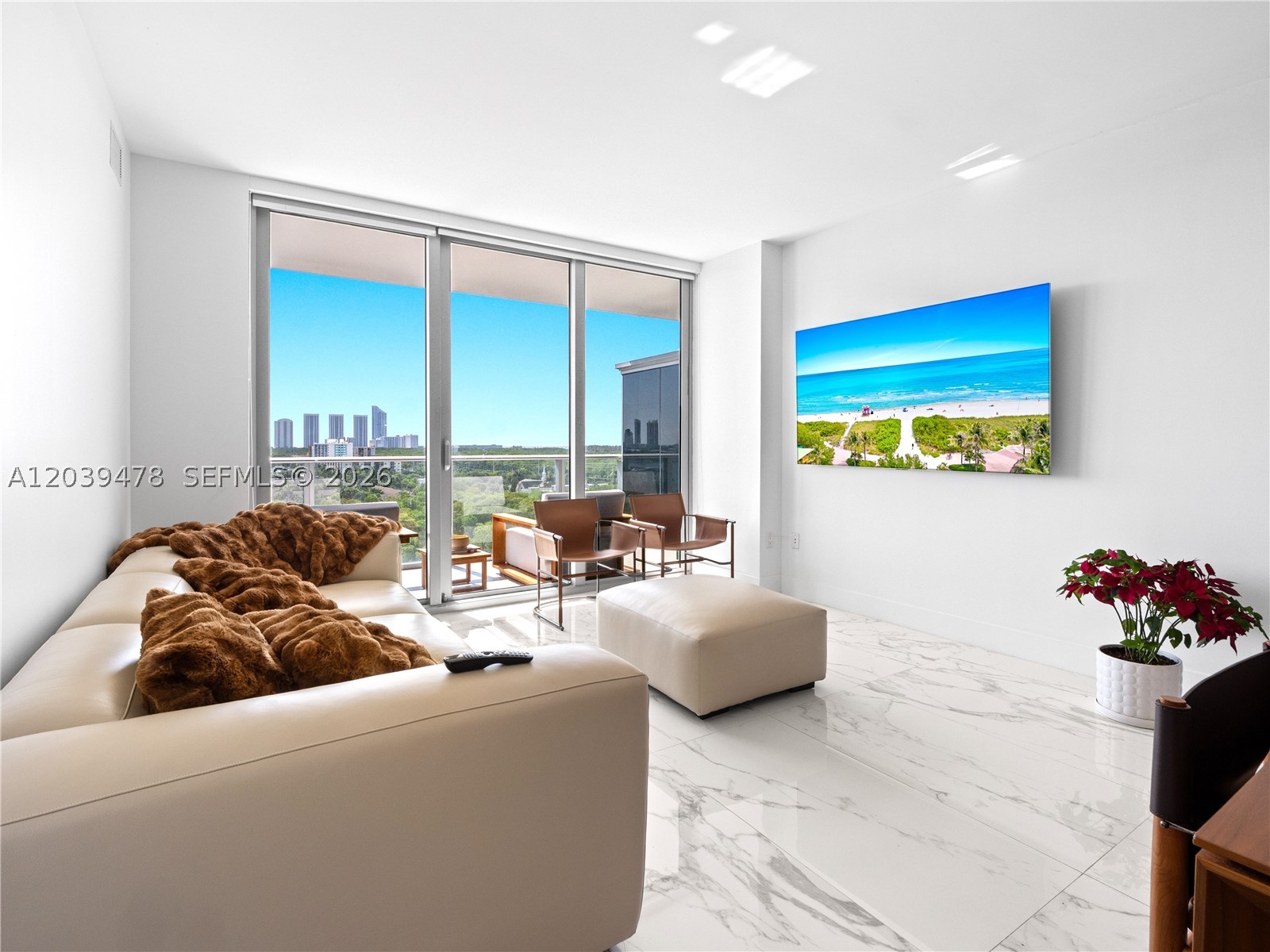 THE HARBOUR SOUTH CONDO - Residential