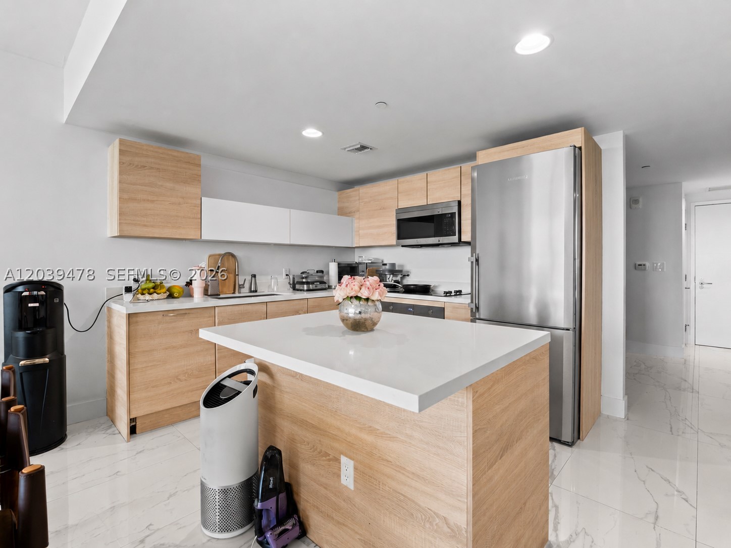 THE HARBOUR SOUTH CONDO - Residential
