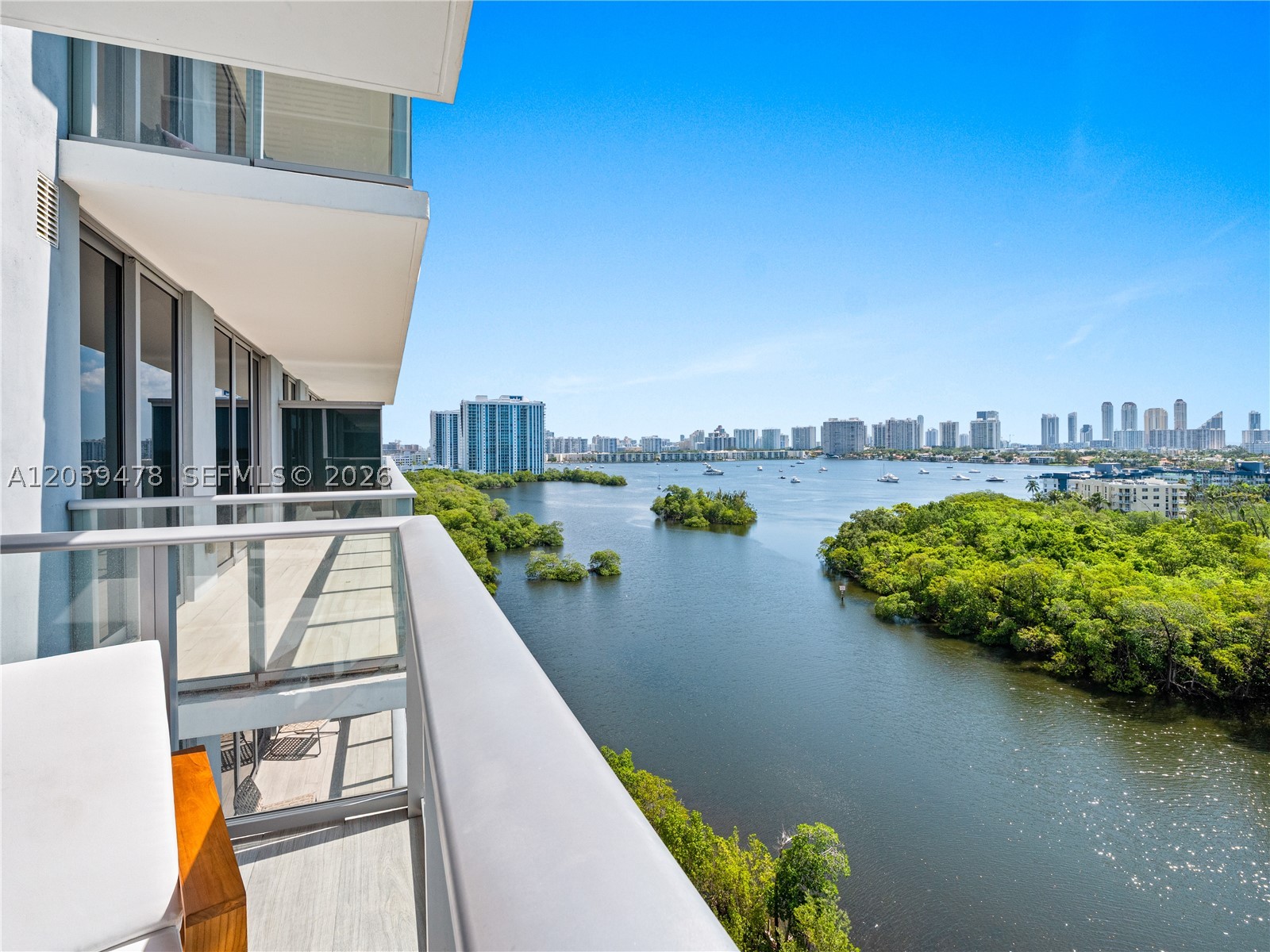 THE HARBOUR SOUTH CONDO - Residential