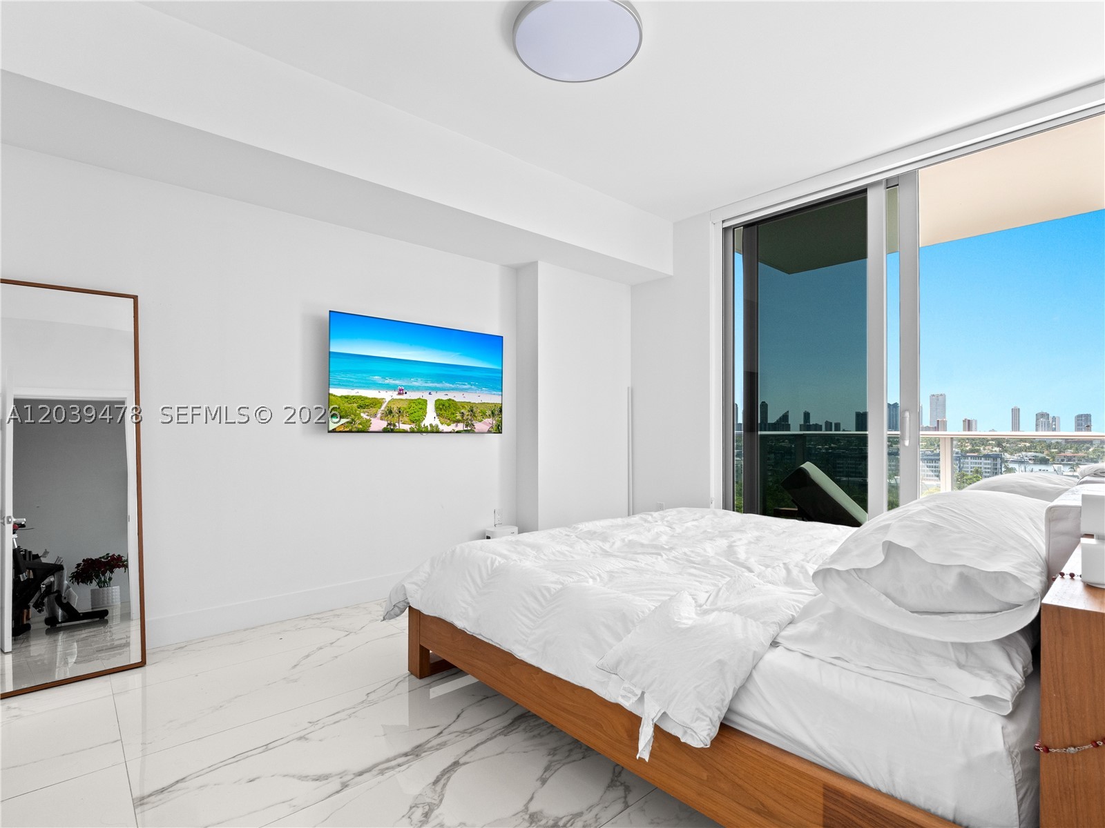 THE HARBOUR SOUTH CONDO - Residential