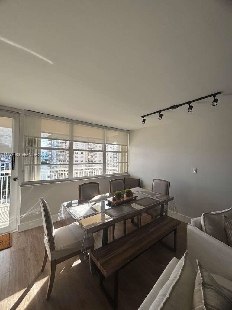 WINSTON TOWERS 200 - Residential