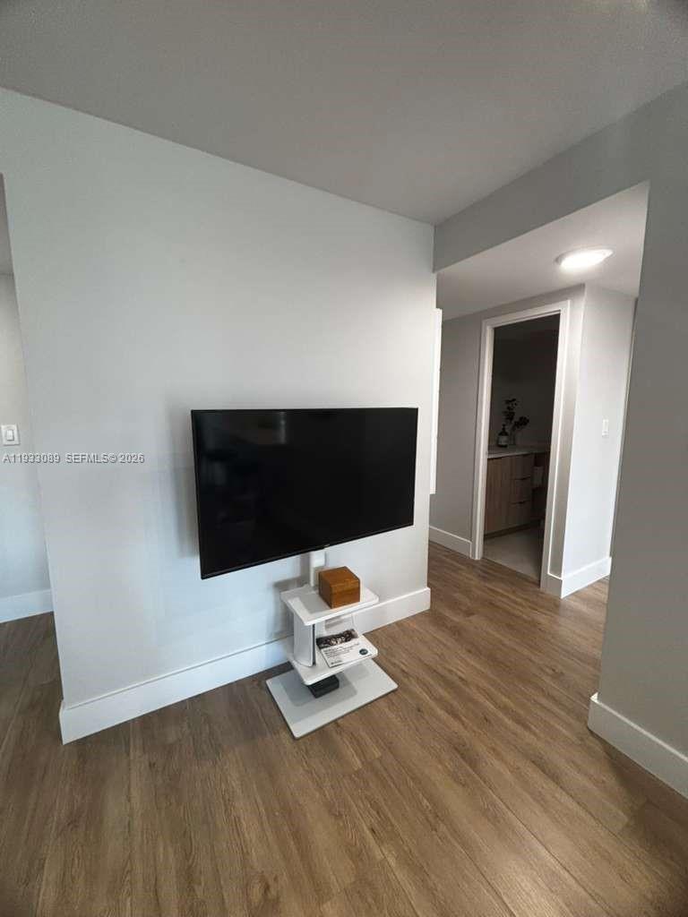 WINSTON TOWERS 200 - Residential