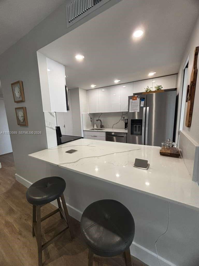 WINSTON TOWERS 200 - Residential