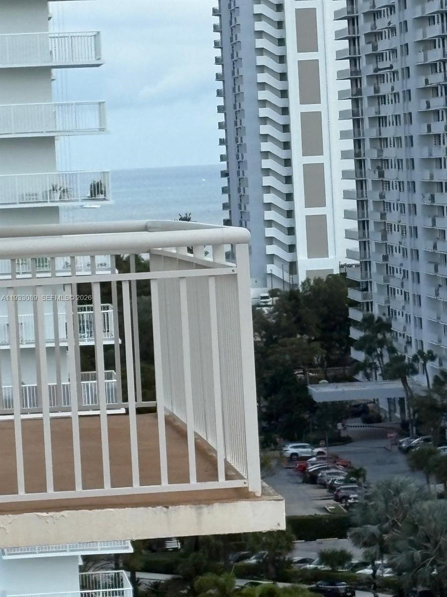 WINSTON TOWERS 200 - Residential