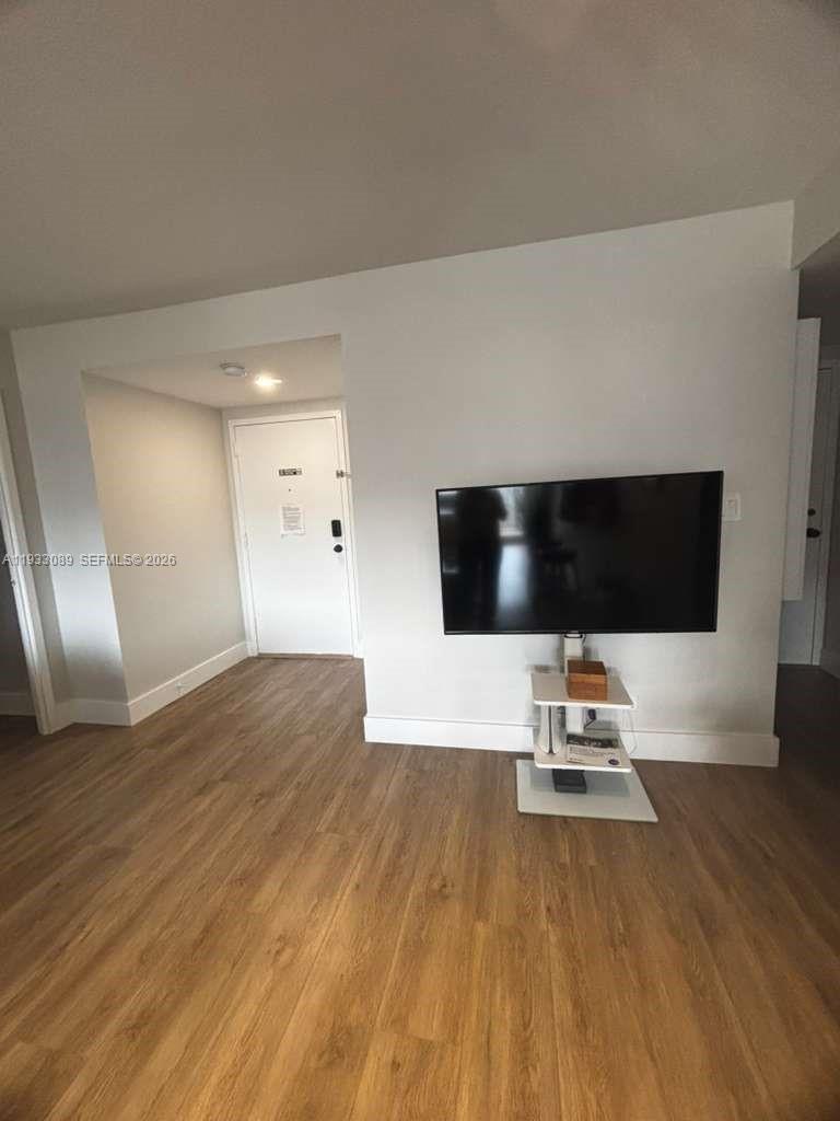 WINSTON TOWERS 200 - Residential